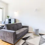 Duomo 10 Minutes Walk- Modern Design Appartement *