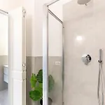 Duomo 10 Minutes Walk- Modern Design Appartement Milan